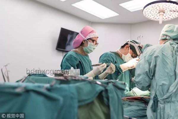 女子去世前家属求助7小时无医生救治：优化急救响应机制